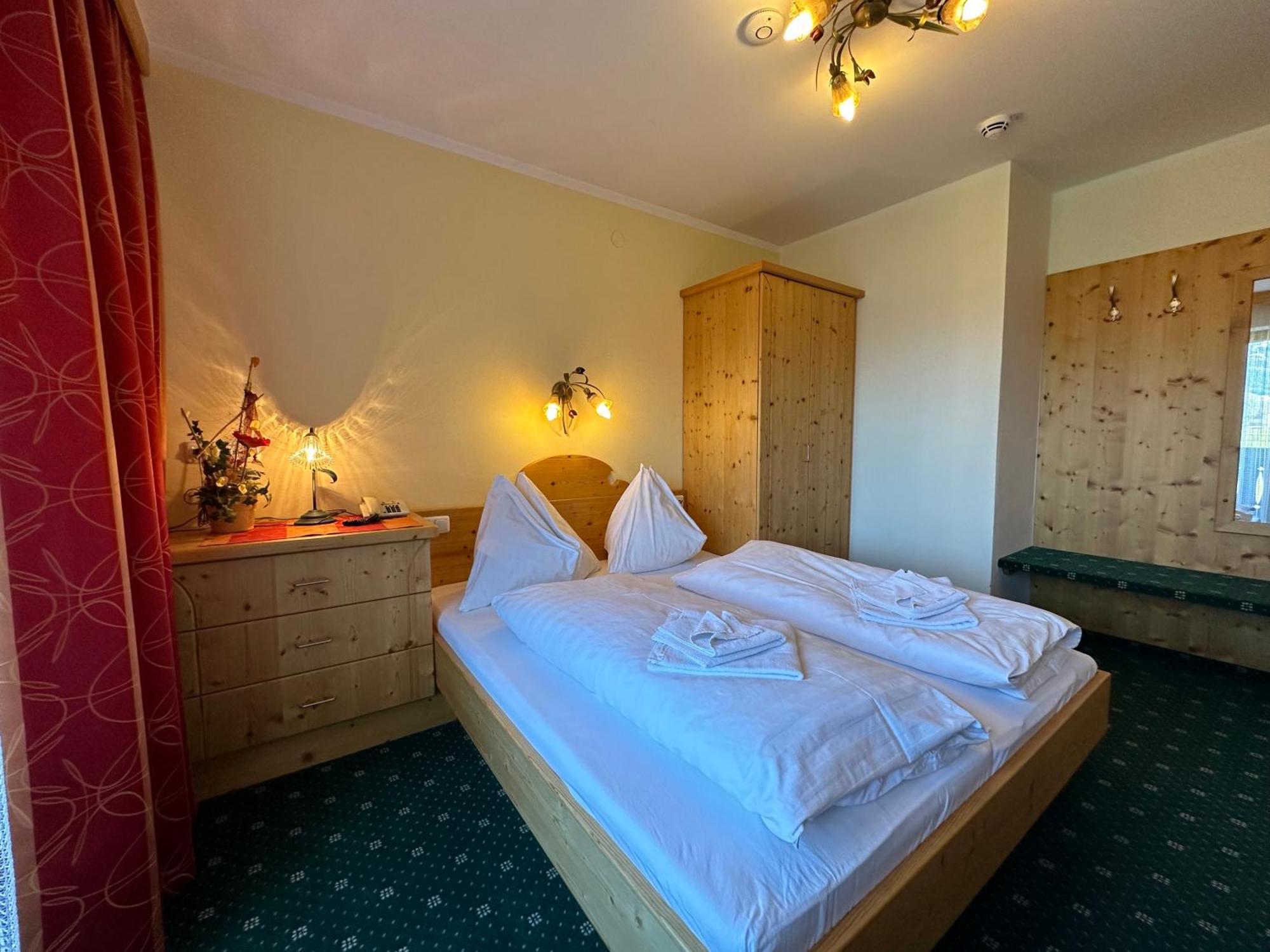 Pension Dorferwirt Bramberg am Wildkogel Rum bild